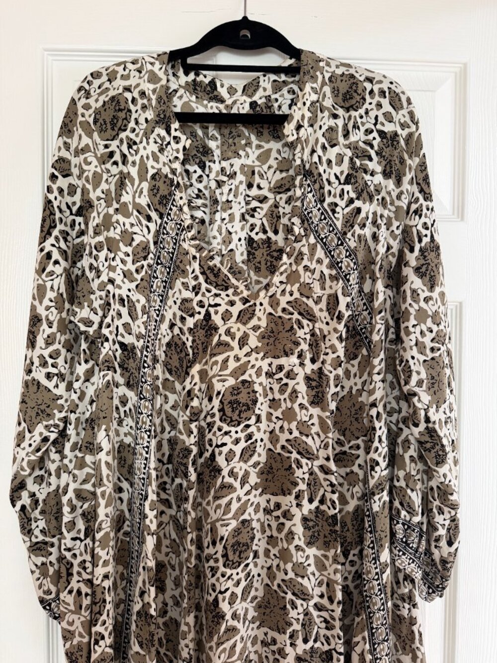 Natalie Morgan Silk Summer Dress. Large. Earthy Taupe, White and mushroom Brown.